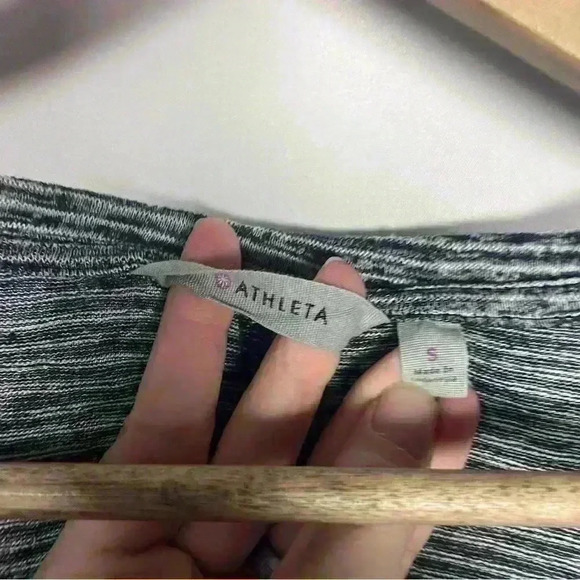 Athleta tee women’s size small - Picture 2 of 3